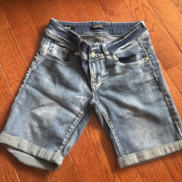 Rue21 Women's Blue Denim Shorts - Picture 2 of 6